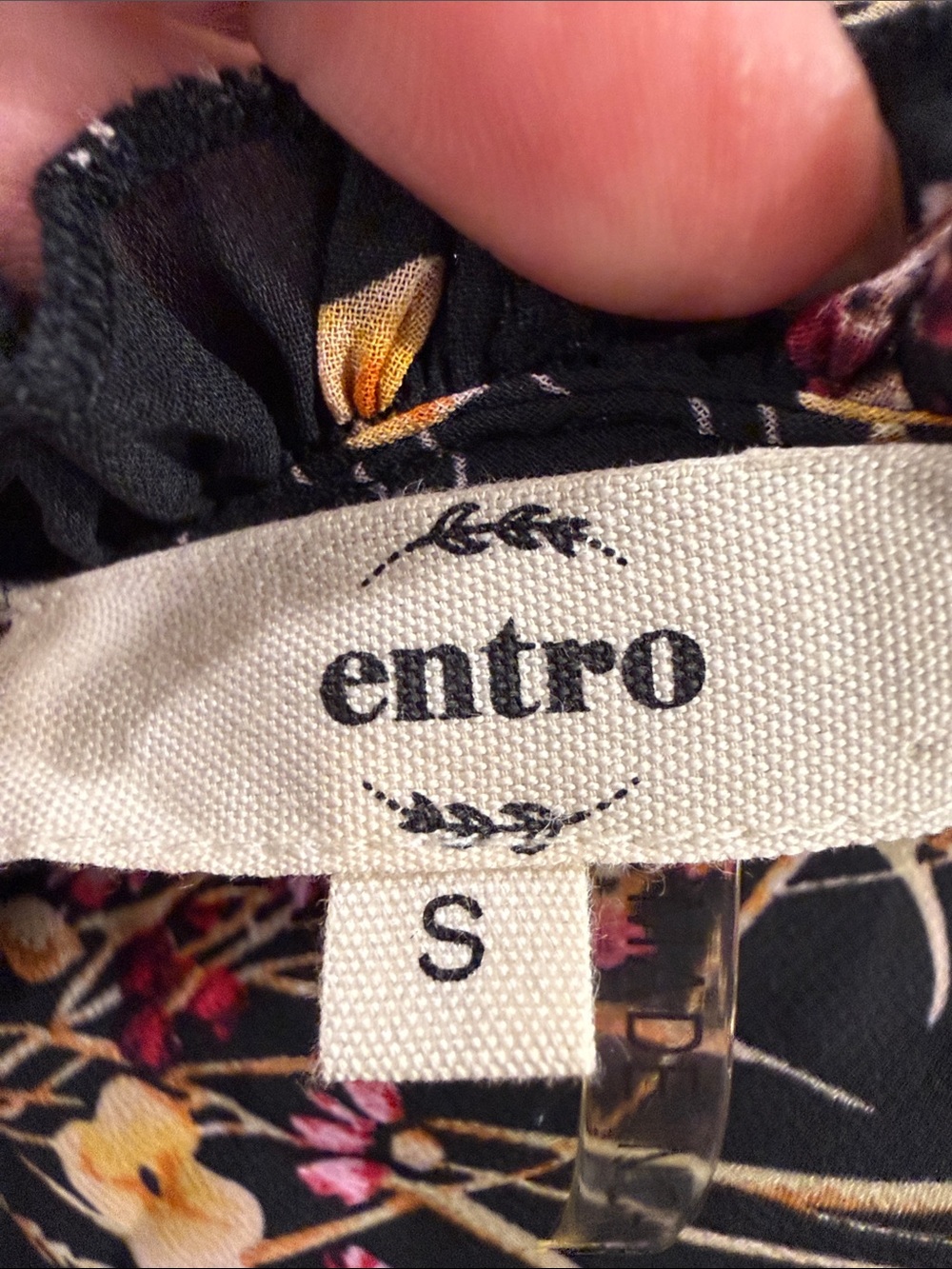 Entro Women’s Sz S Black Floral Smocked Peasant Flowy 3/4 Sleeve Relaxed Fit Top - Picture 5 of 9